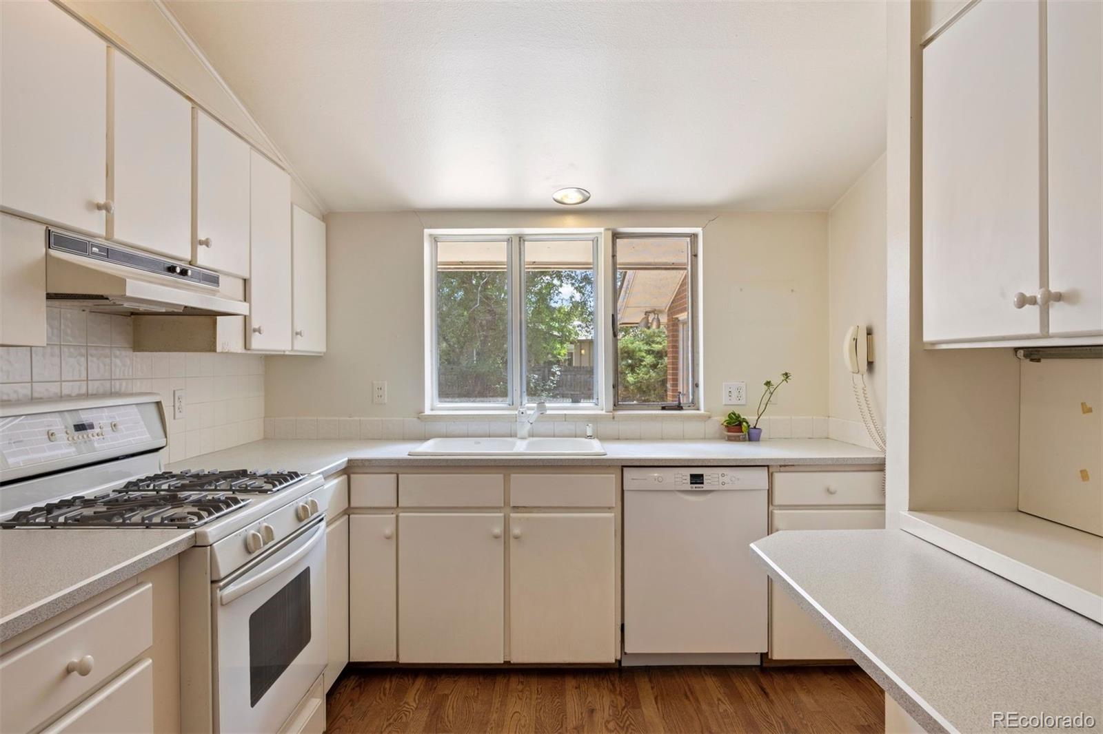MLS Image #17 for 586 s olive way,denver, Colorado
