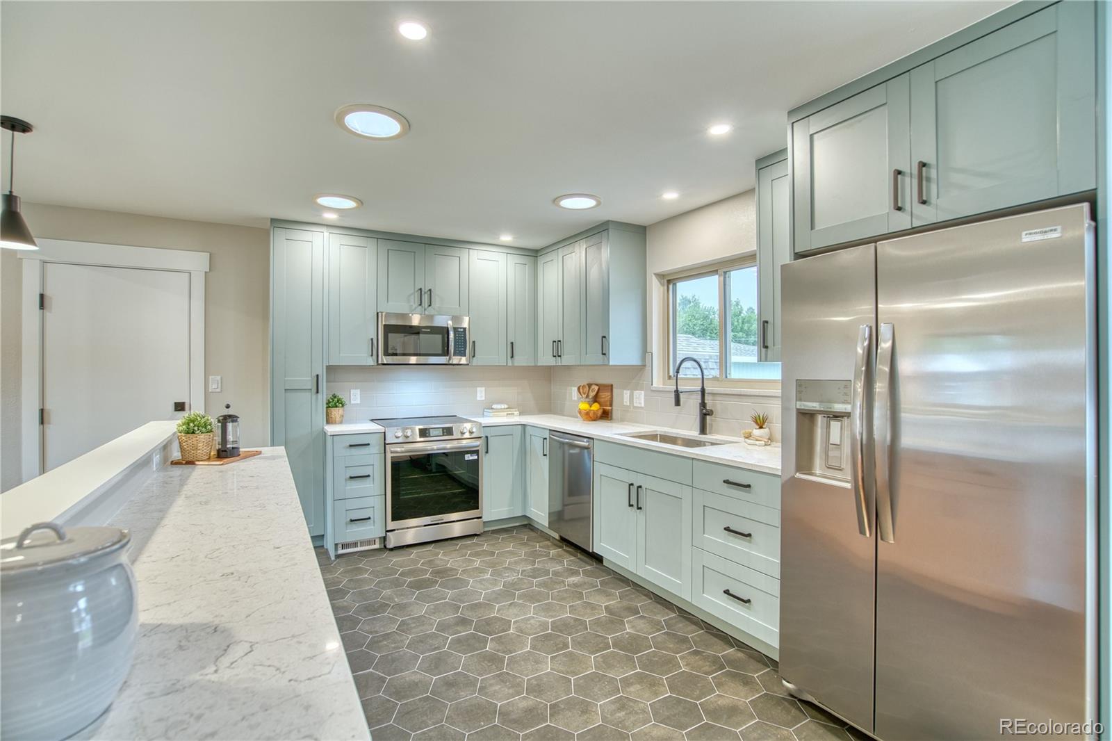 MLS Image #6 for 612  columbia road,fort collins, Colorado