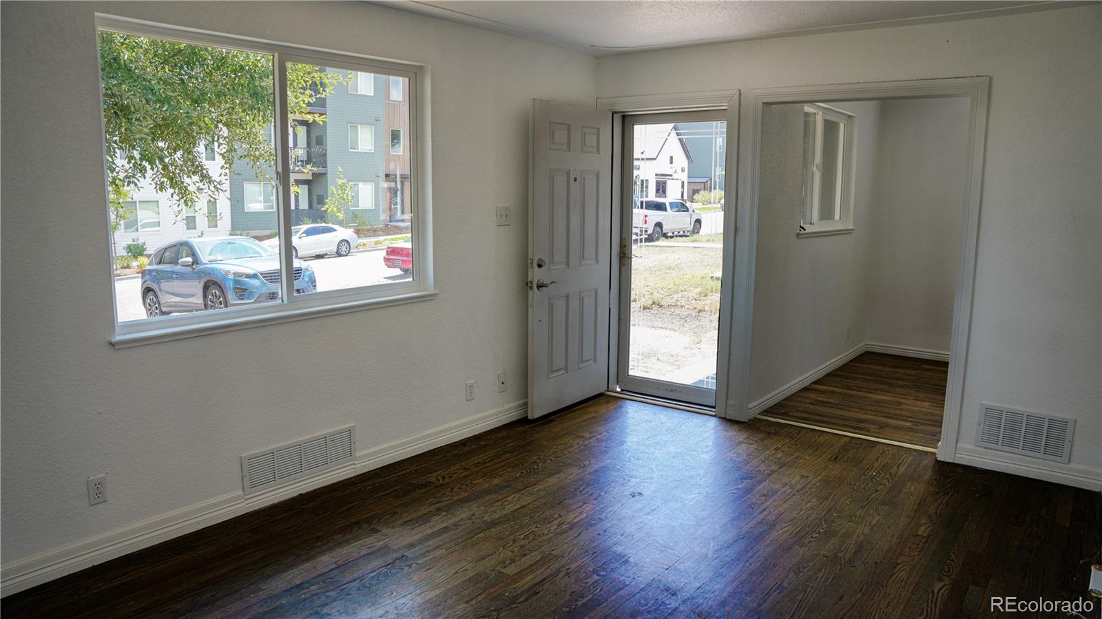 MLS Image #2 for 711 s lipan street,denver, Colorado