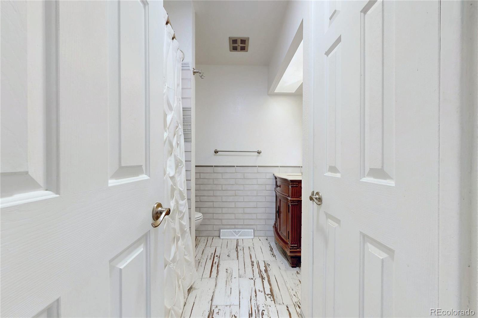 MLS Image #19 for 6962 e cornell avenue,denver, Colorado