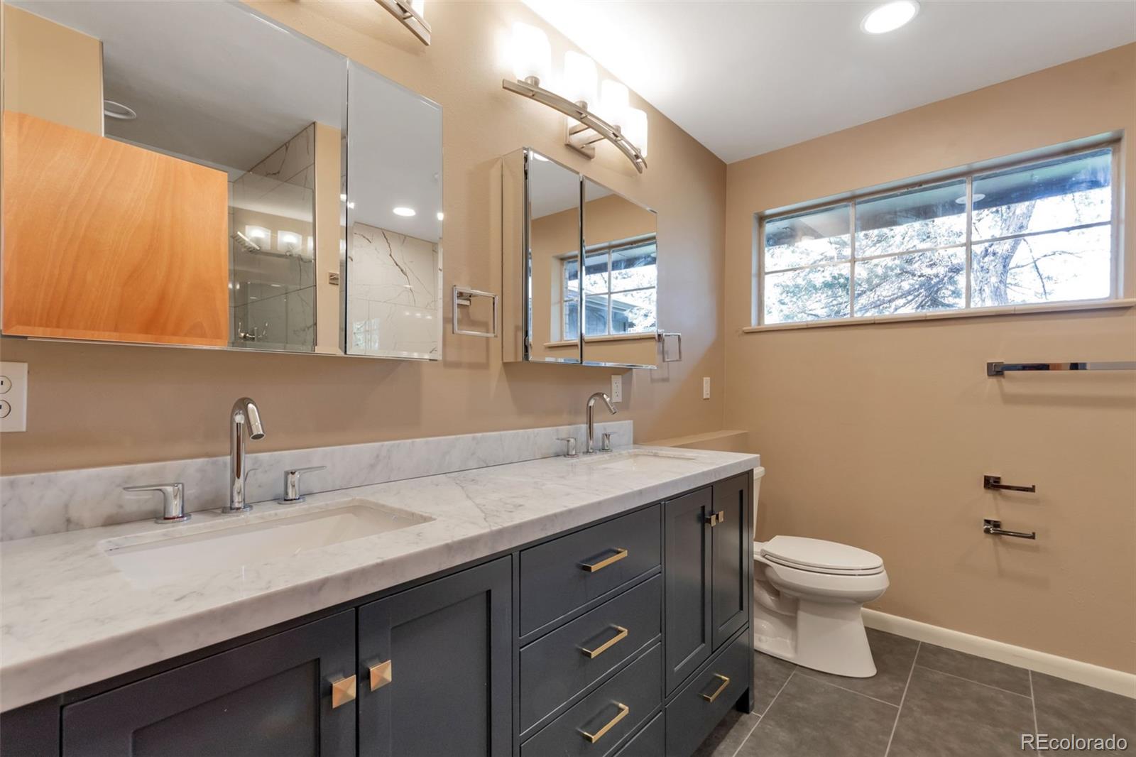 MLS Image #13 for 4565 s lipan court,englewood, Colorado