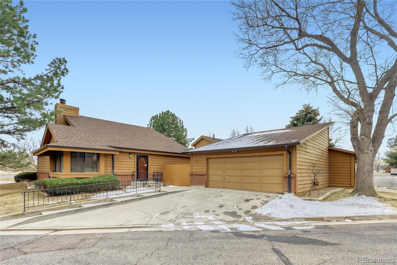 MLS Image #0 for 204 s eagle circle,aurora, Colorado