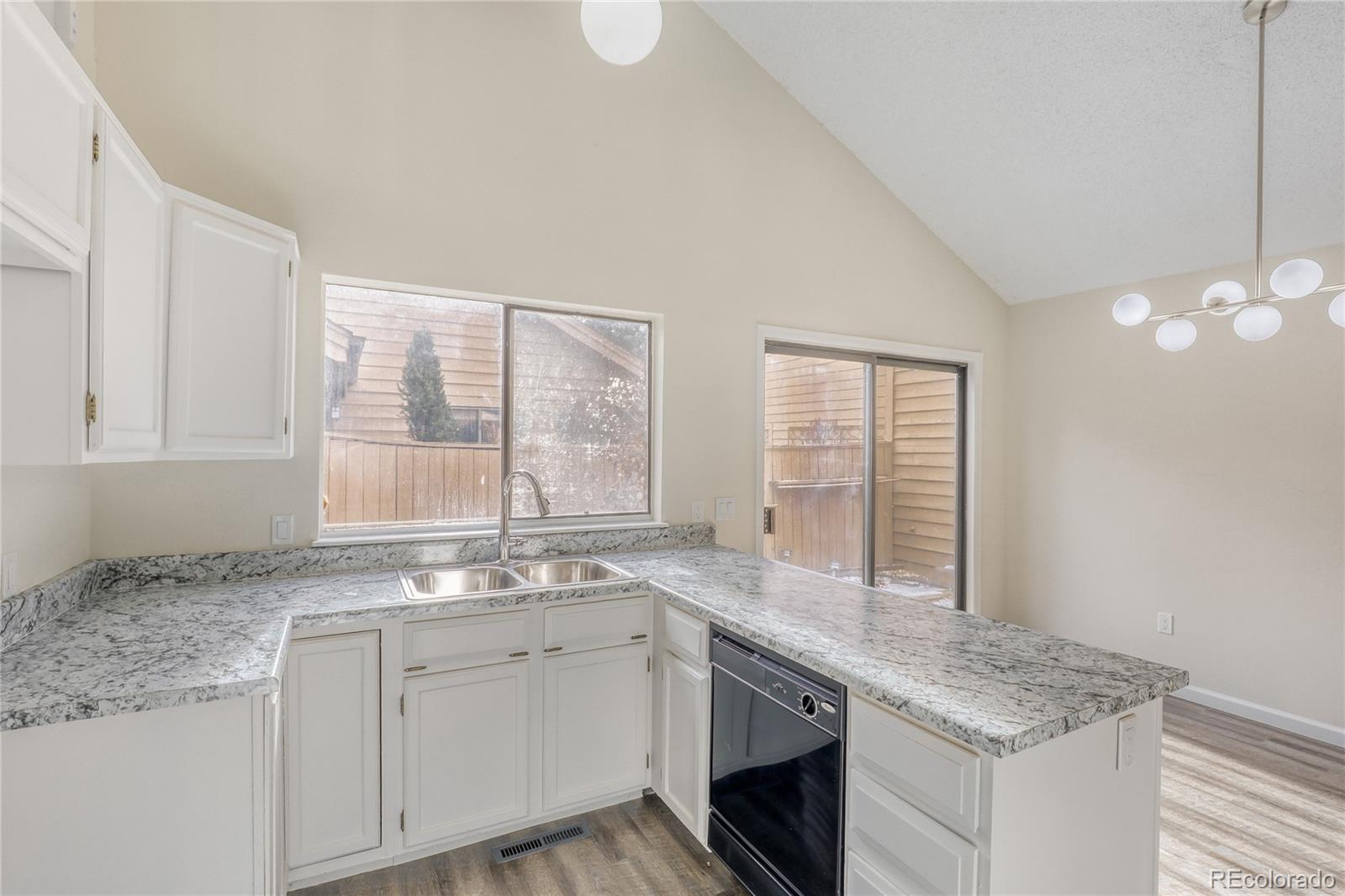 MLS Image #11 for 204 s eagle circle,aurora, Colorado