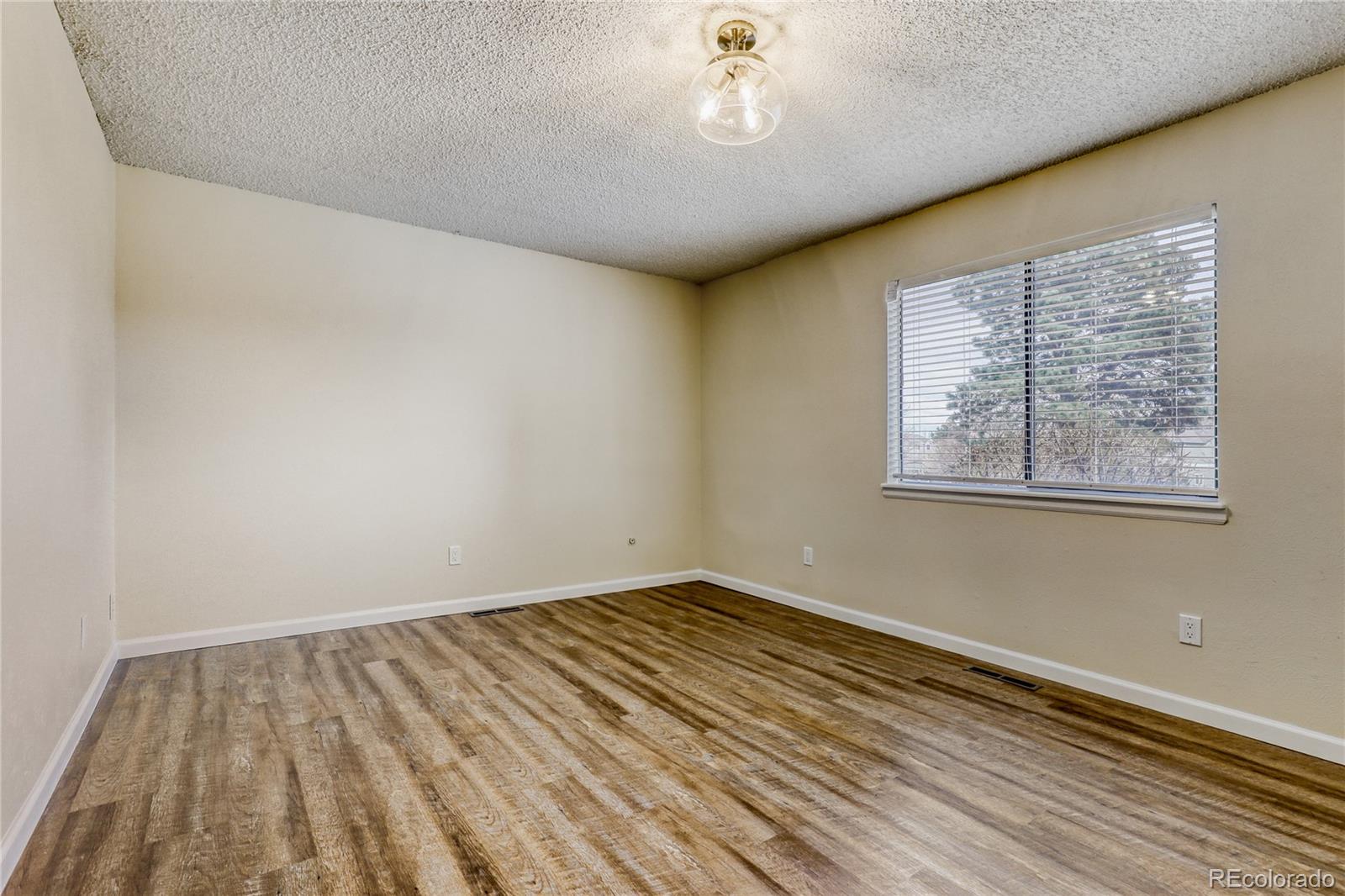 MLS Image #17 for 204 s eagle circle,aurora, Colorado