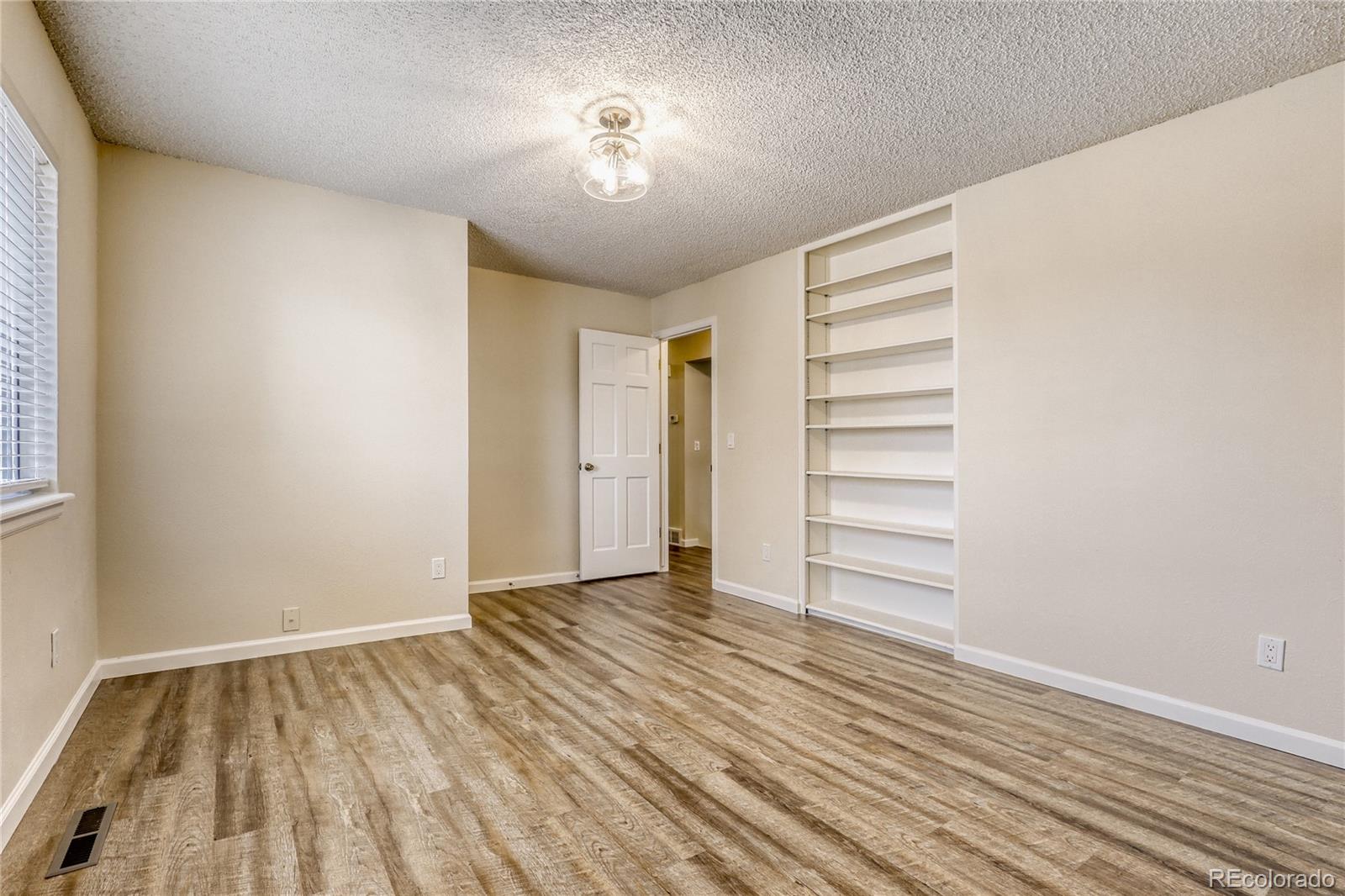 MLS Image #18 for 204 s eagle circle,aurora, Colorado