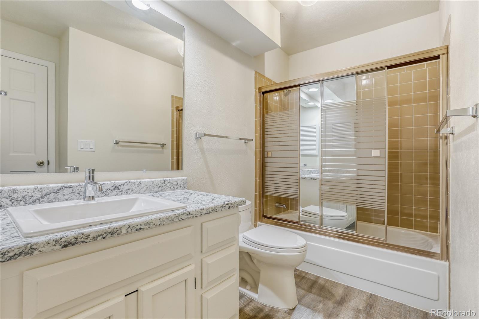 MLS Image #19 for 204 s eagle circle,aurora, Colorado