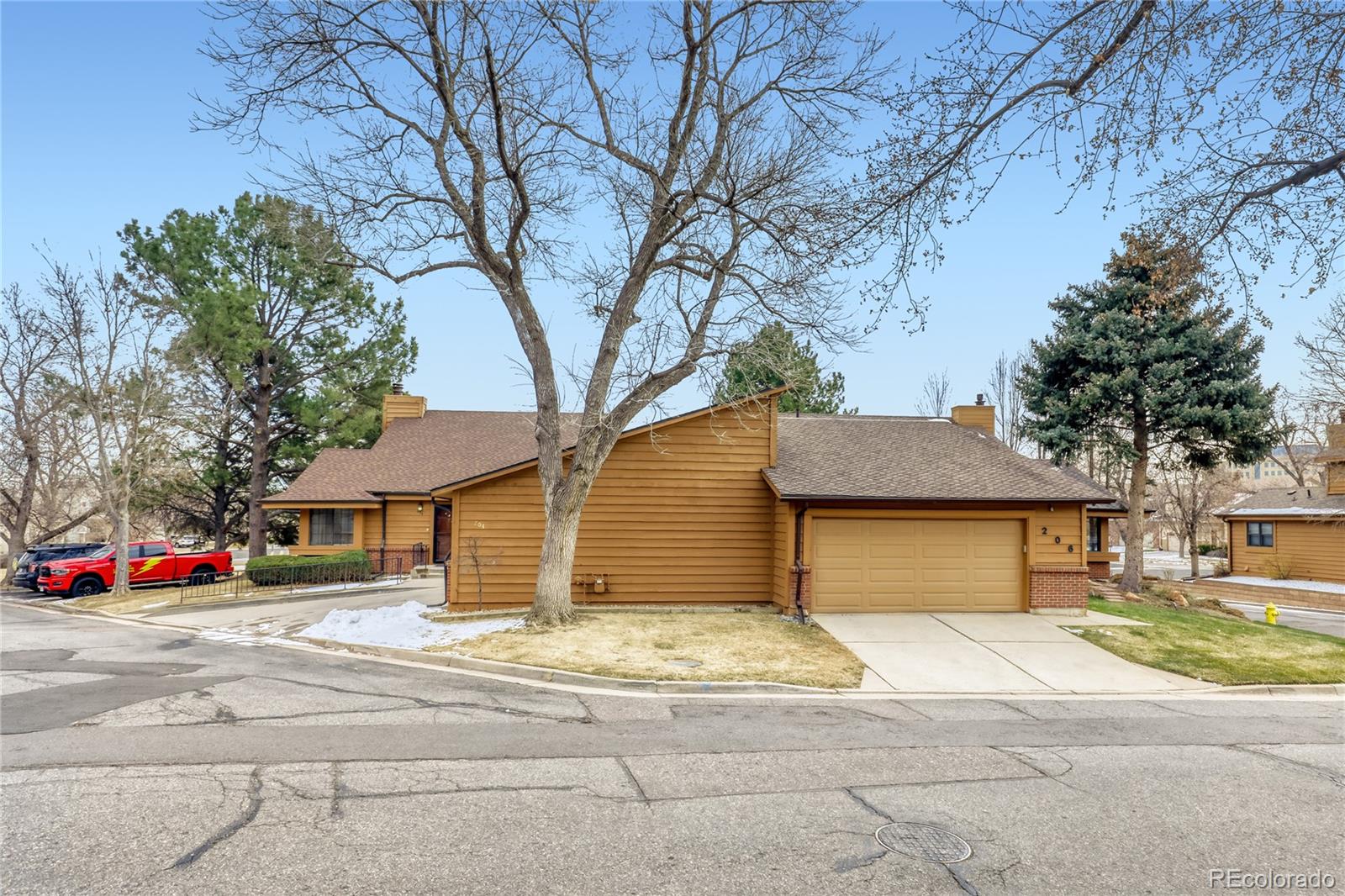 MLS Image #2 for 204 s eagle circle,aurora, Colorado