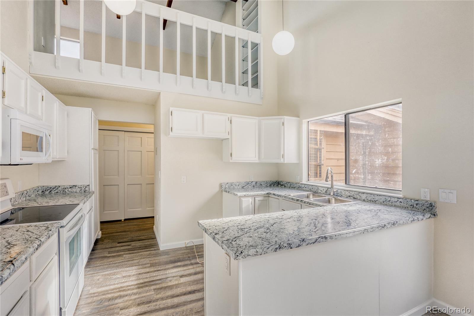 MLS Image #8 for 204 s eagle circle,aurora, Colorado