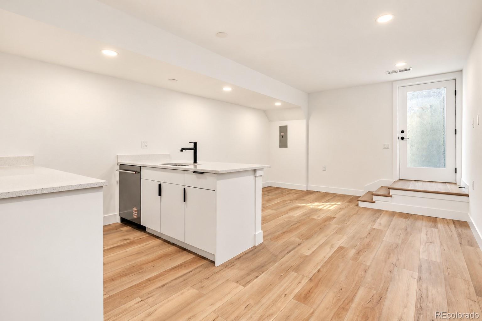 MLS Image #16 for 804  dahlia street,denver, Colorado