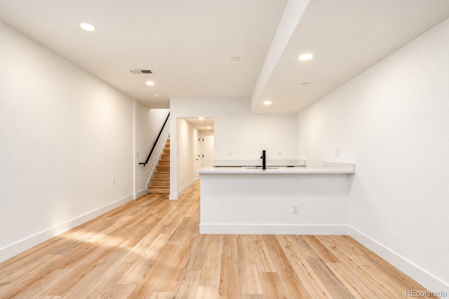MLS Image #17 for 804  dahlia street,denver, Colorado
