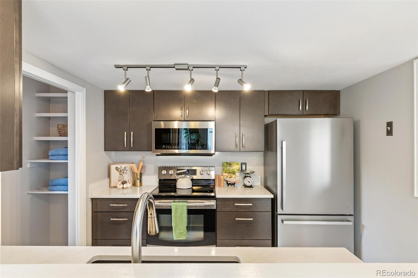 MLS Image #14 for 5623 s yank court,littleton, Colorado