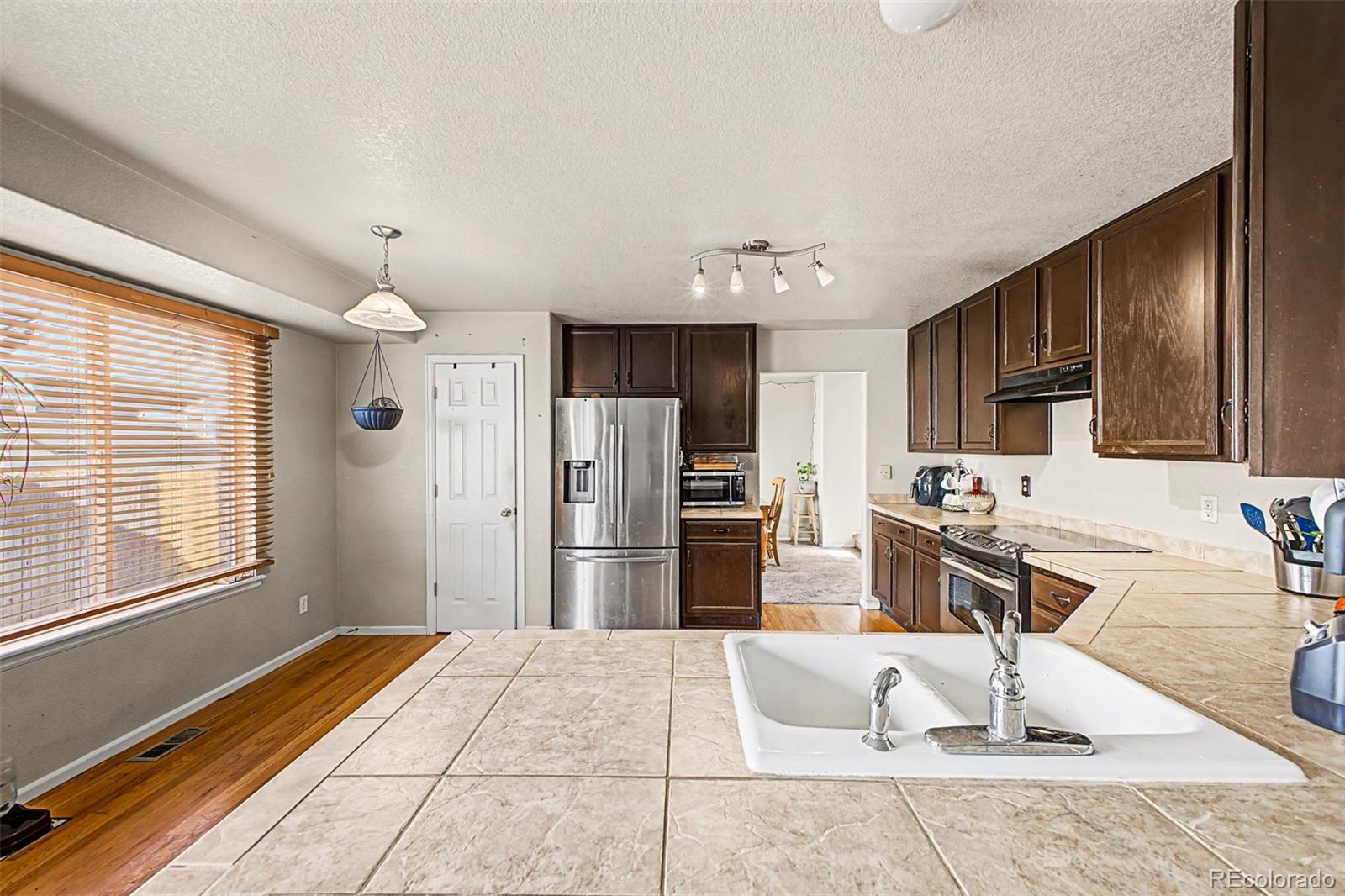 MLS Image #10 for 5543  hannibal court,denver, Colorado