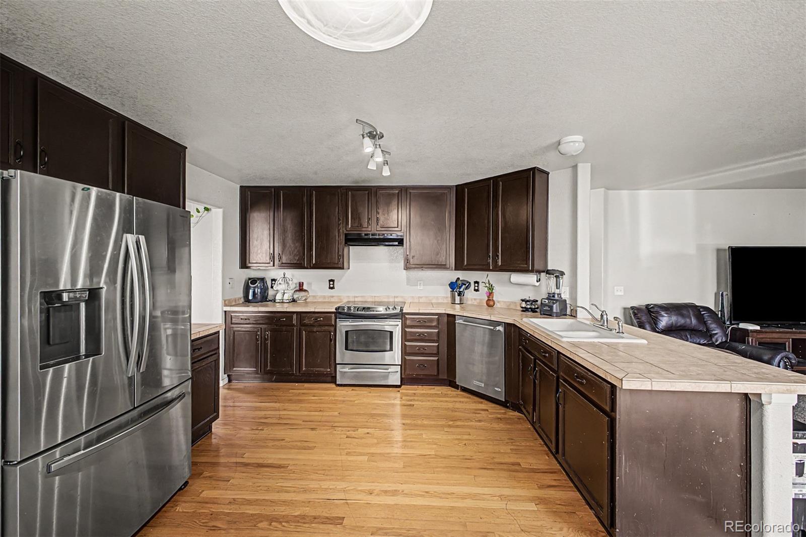 MLS Image #11 for 5543  hannibal court,denver, Colorado
