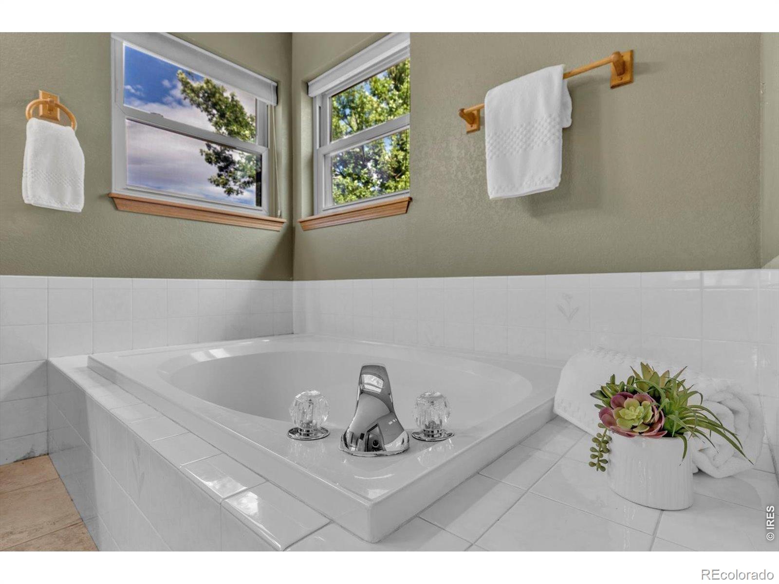 MLS Image #22 for 2924  lake park way,longmont, Colorado