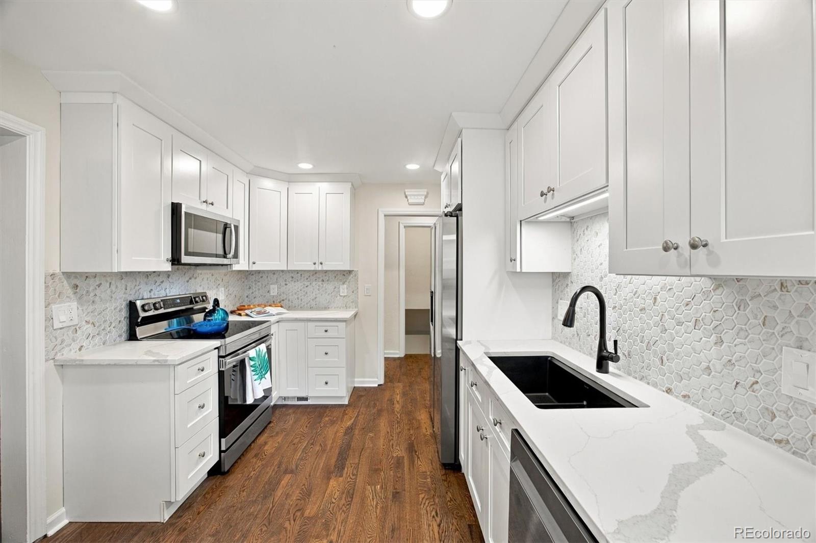 MLS Image #6 for 746  ivanhoe street,denver, Colorado