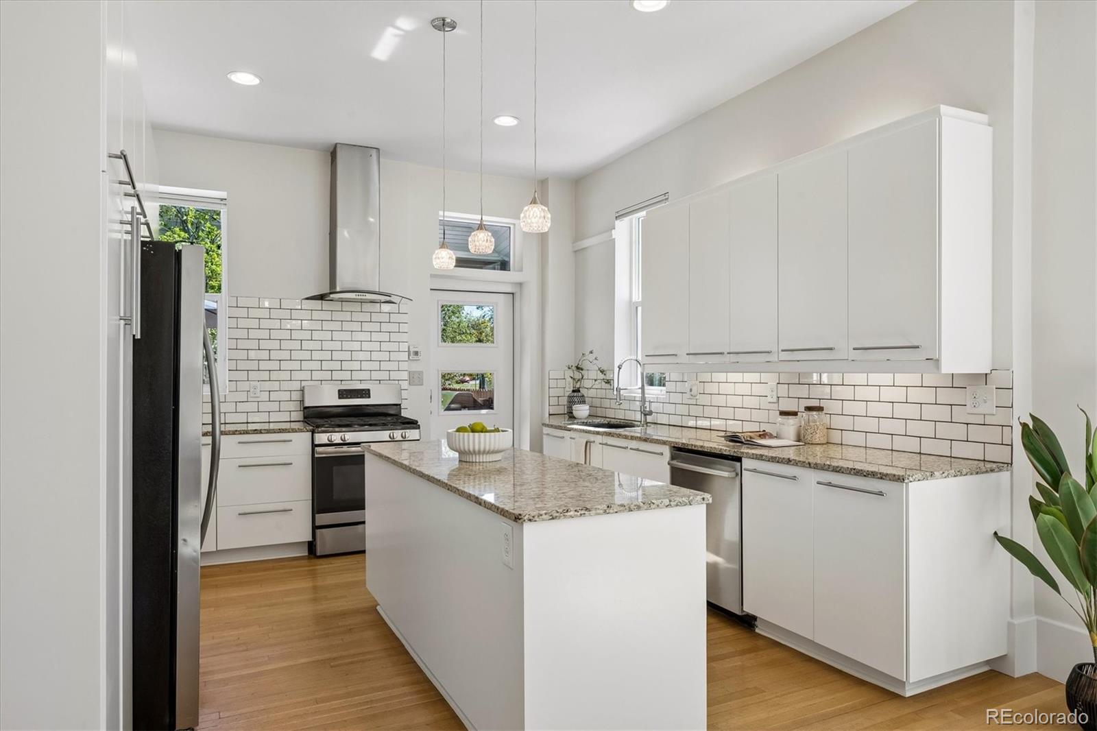 MLS Image #4 for 2502 n clarkson street,denver, Colorado