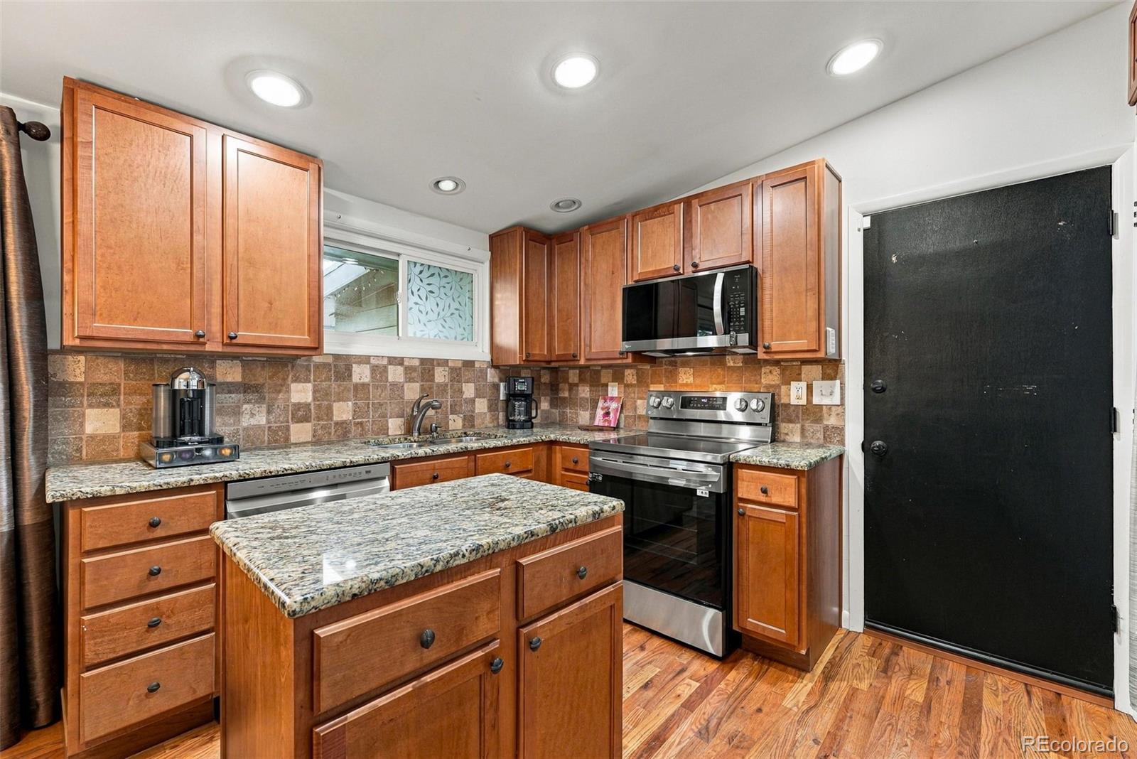 MLS Image #11 for 1600 s perry street,denver, Colorado