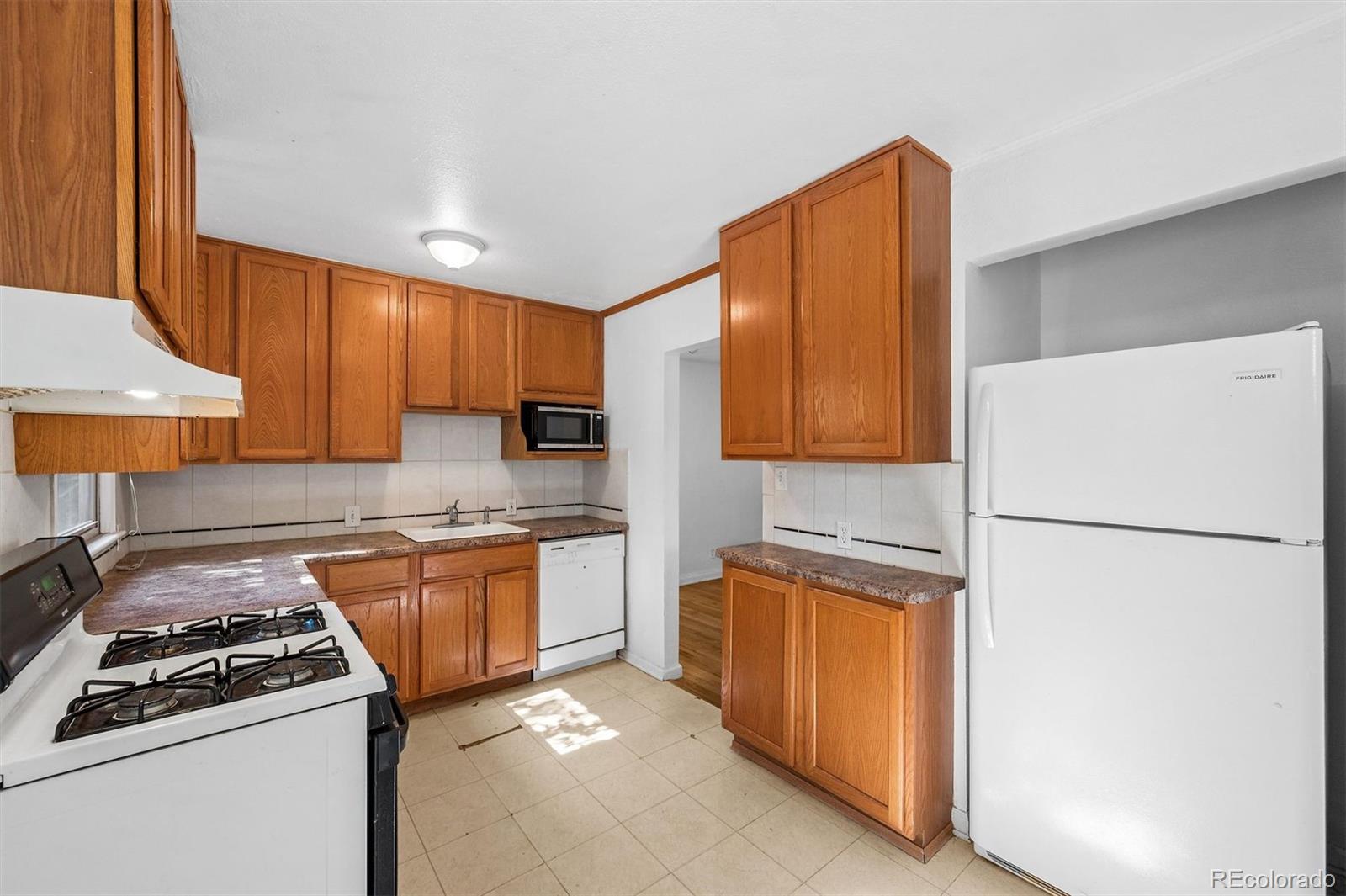 MLS Image #4 for 4564 s pennsylvania street,englewood, Colorado