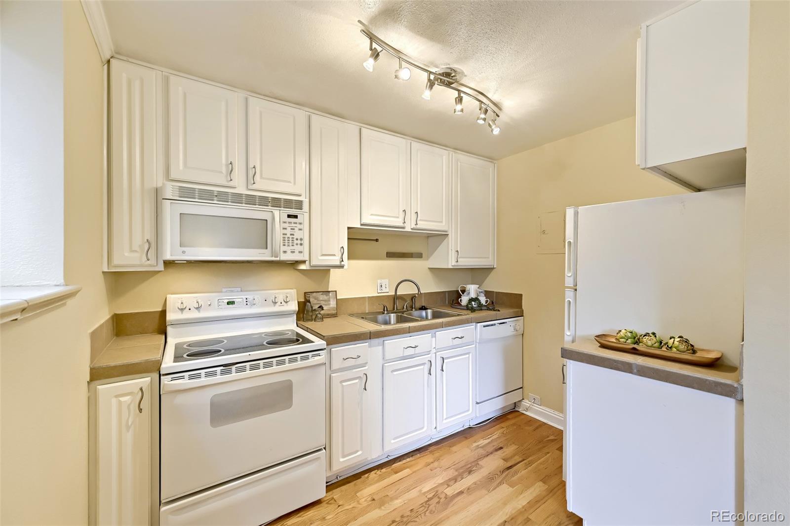 MLS Image #3 for 1242  gaylord street 103,denver, Colorado