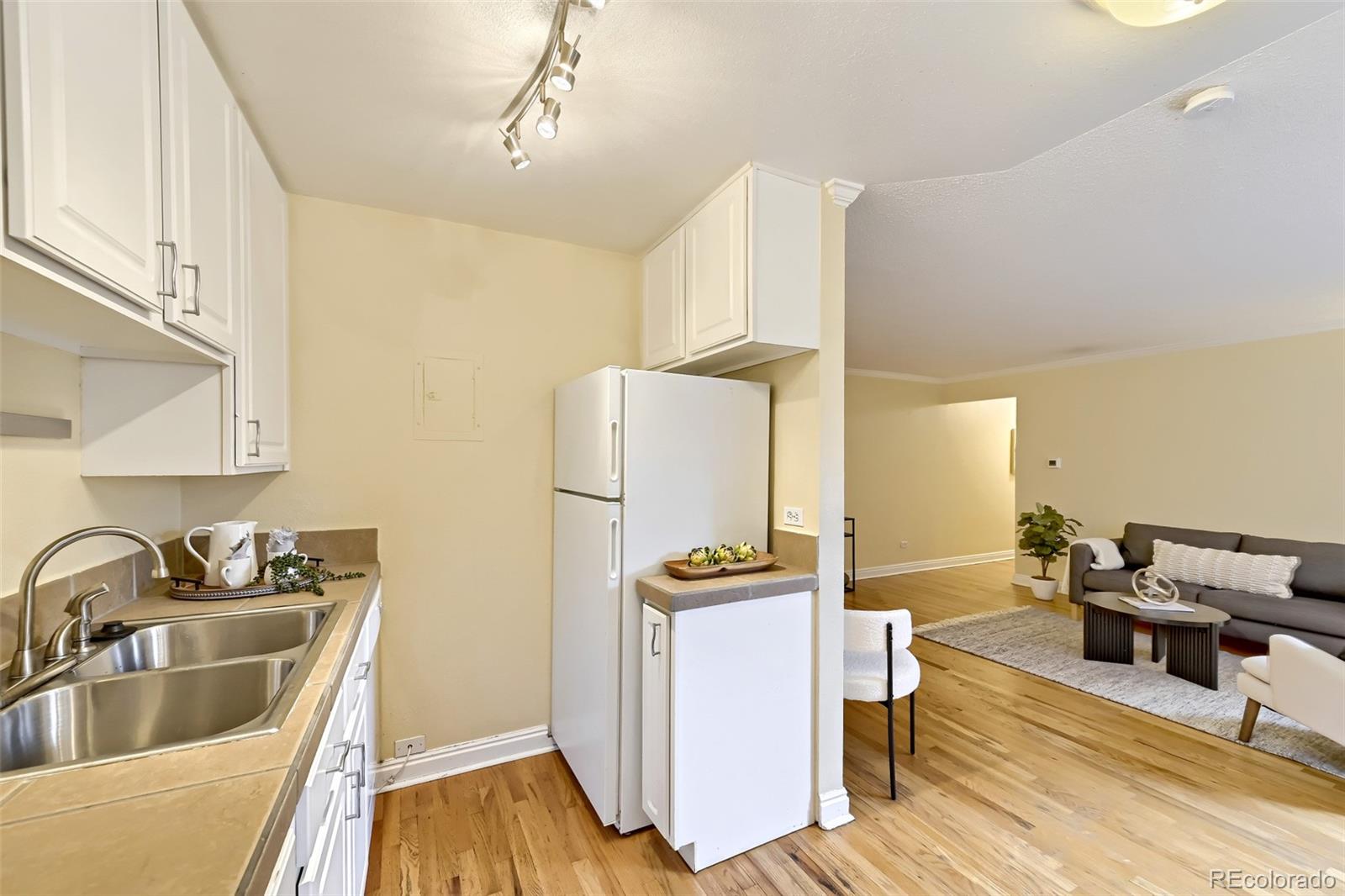 MLS Image #4 for 1242  gaylord street 103,denver, Colorado