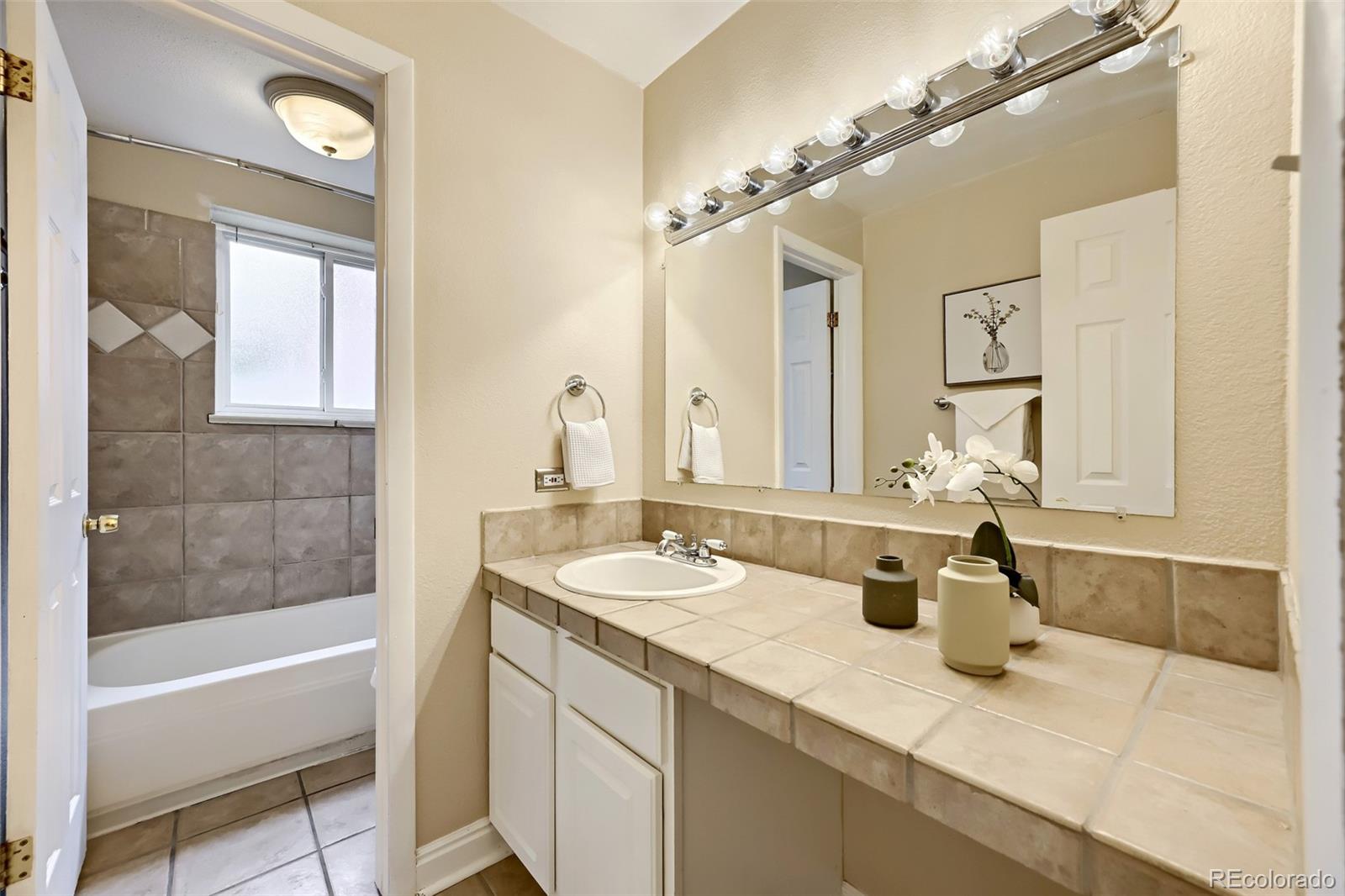 MLS Image #8 for 1242  gaylord street 103,denver, Colorado