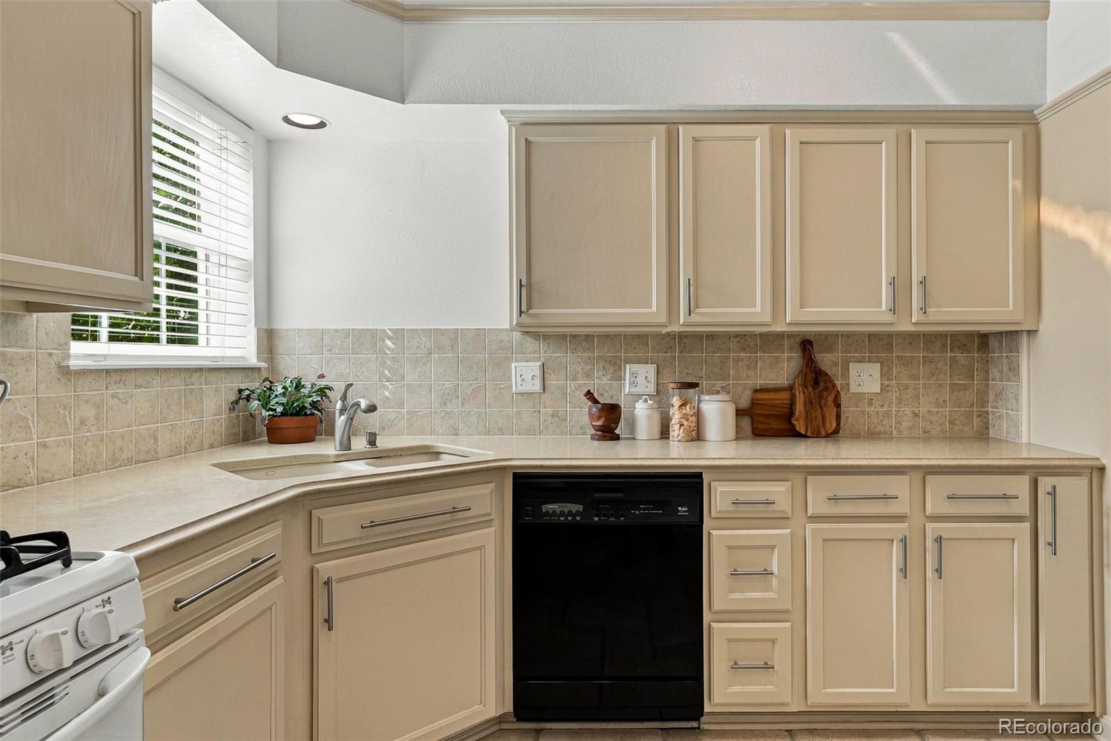 MLS Image #18 for 1443 e nichols circle,centennial, Colorado