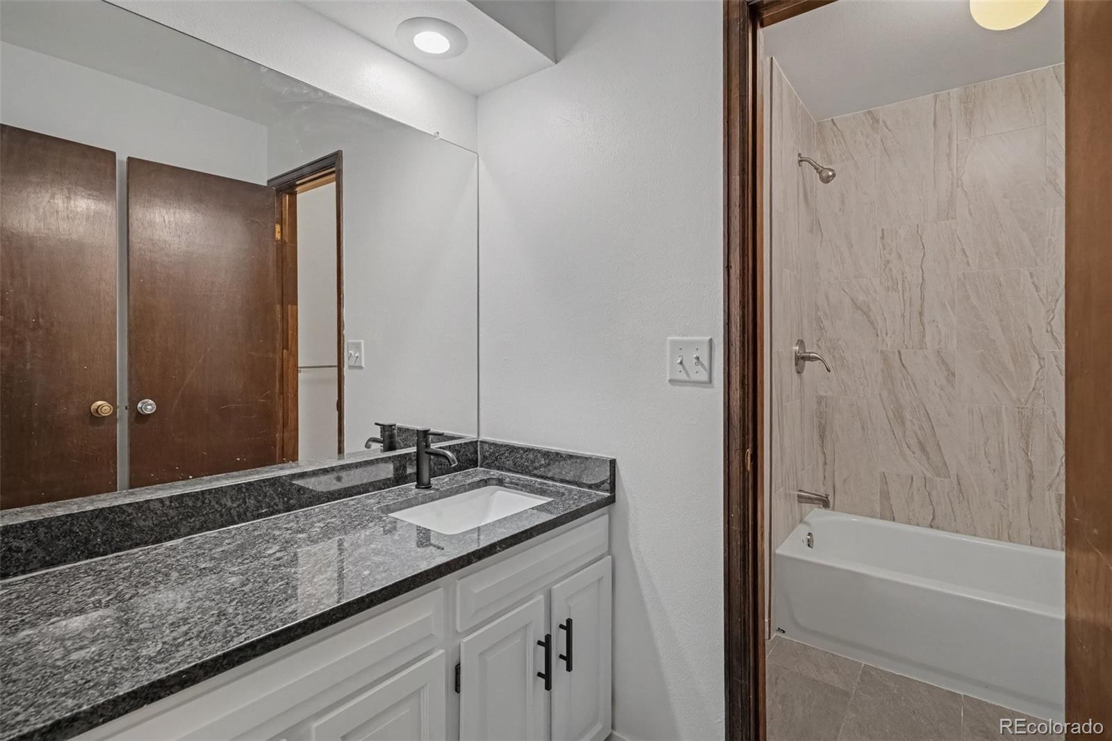 MLS Image #16 for 6556 s brentwood way,littleton, Colorado