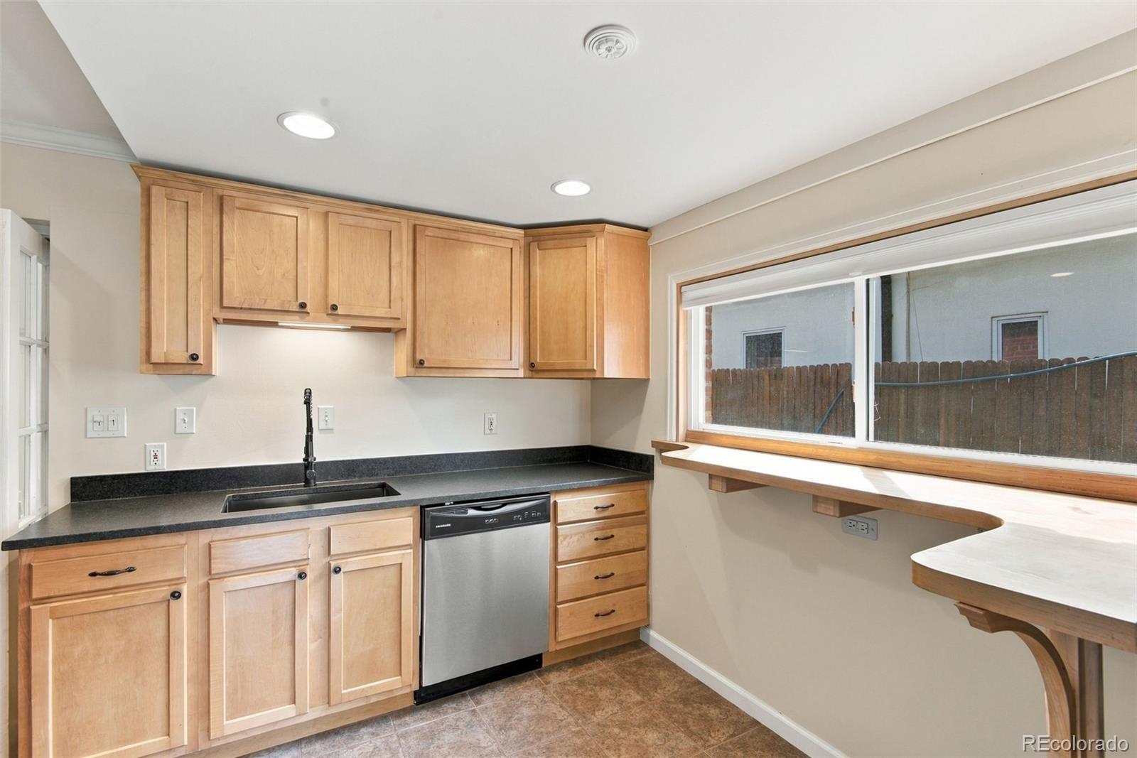 MLS Image #12 for 1671 s grant street,denver, Colorado