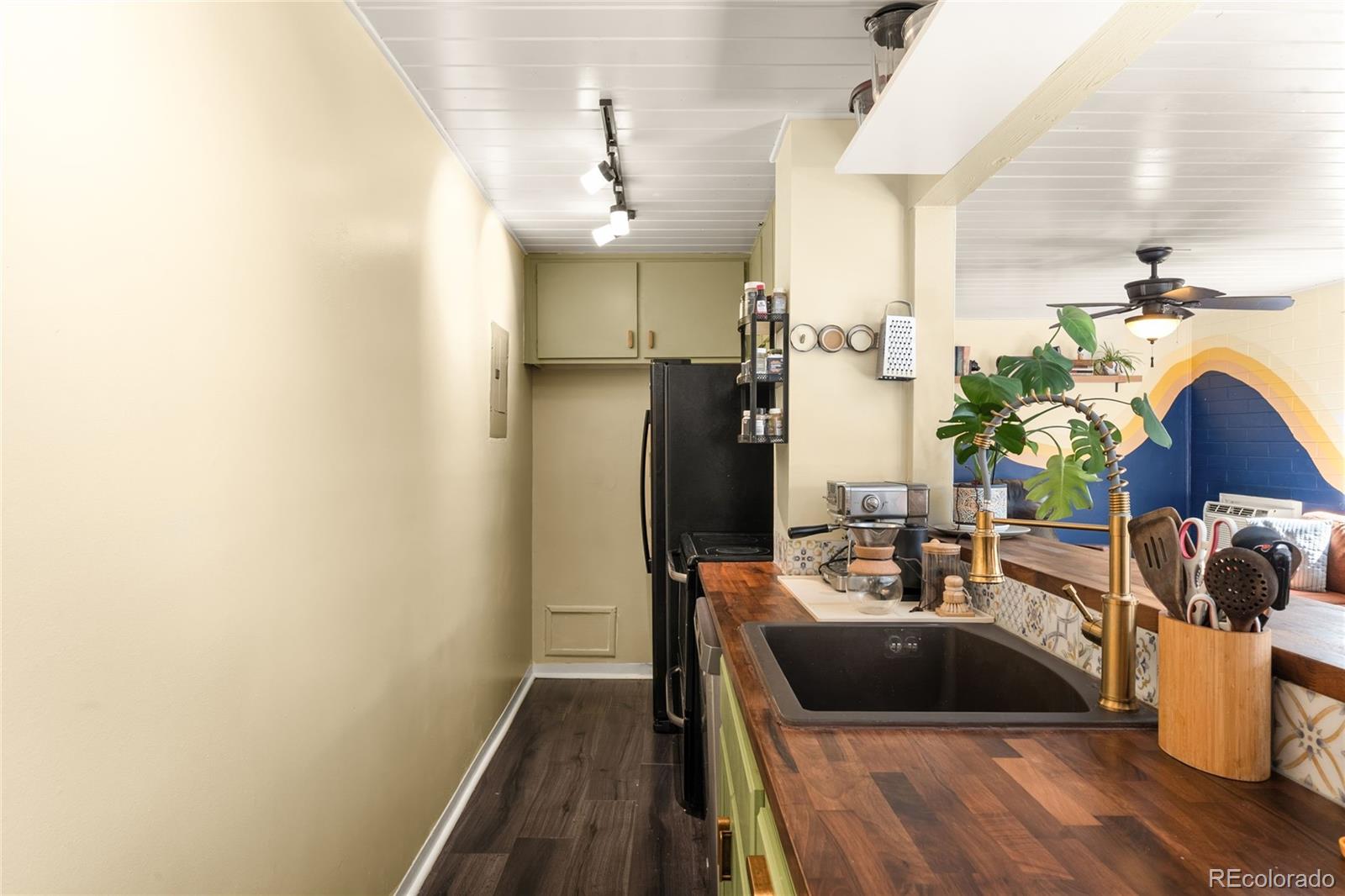 MLS Image #5 for 1343 n high street 12,denver, Colorado