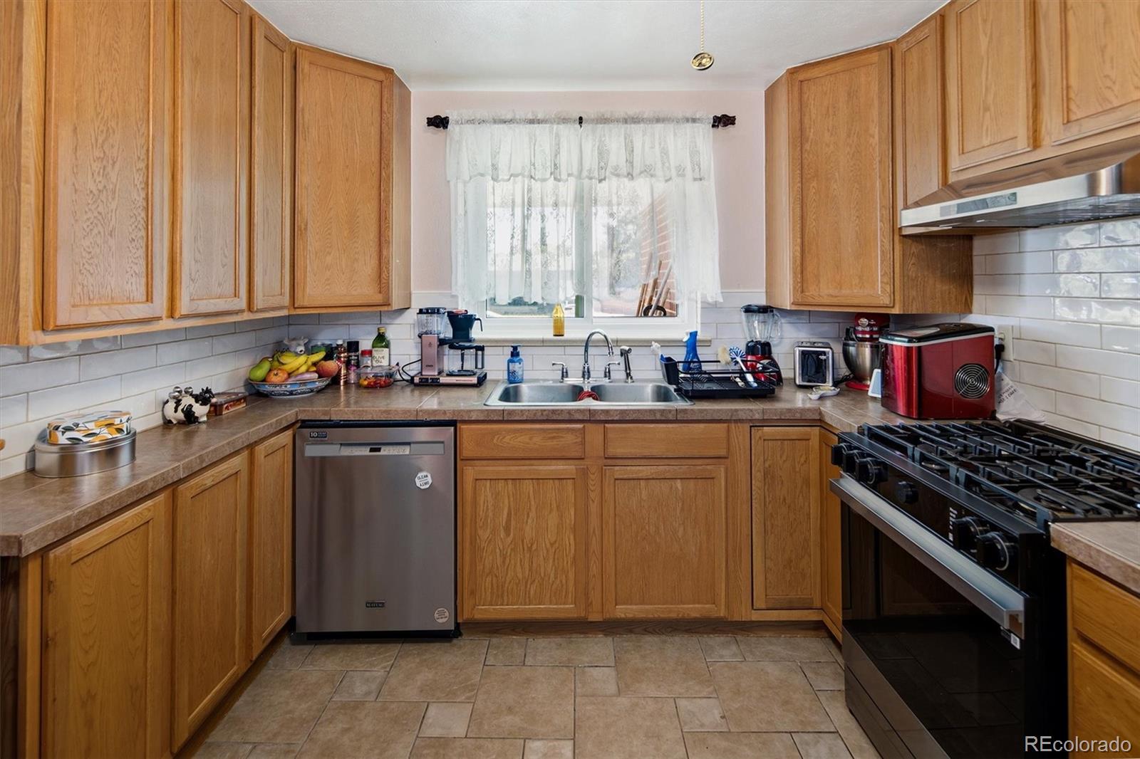 MLS Image #19 for 14153 e 25th place,aurora, Colorado