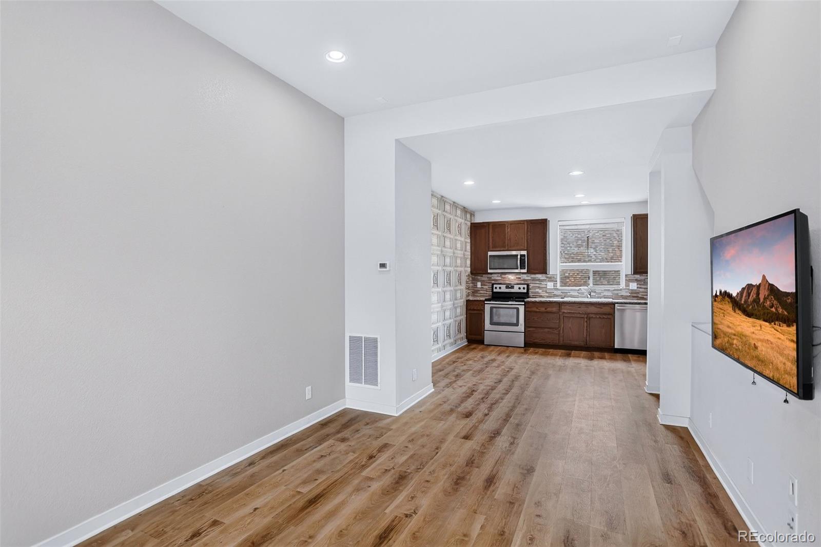 MLS Image #12 for 7968 e 54th place ,denver, Colorado