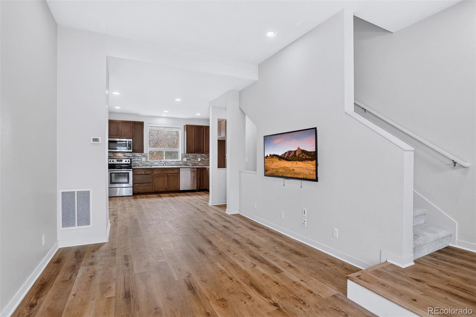 MLS Image #8 for 7968 e 54th place ,denver, Colorado