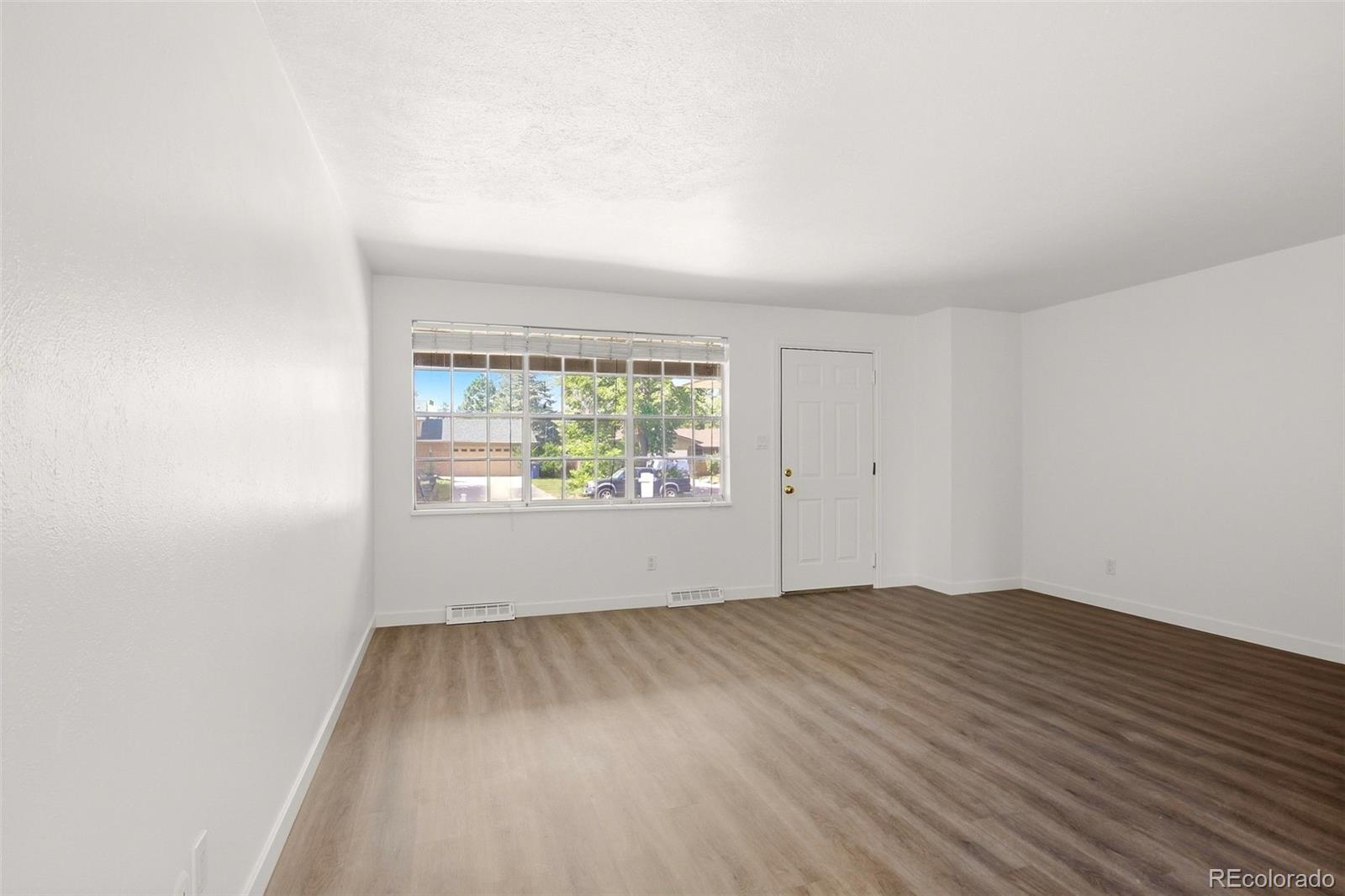 MLS Image #3 for 416 s uvalda circle,aurora, Colorado