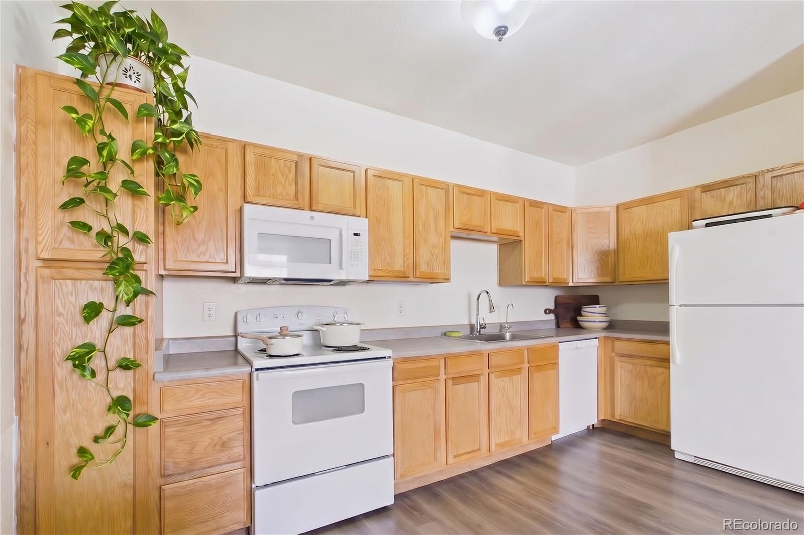 MLS Image #2 for 7170 s wenatchee way f,aurora, Colorado