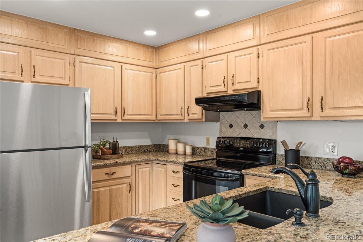MLS Image #12 for 10000 e yale avenue,denver, Colorado