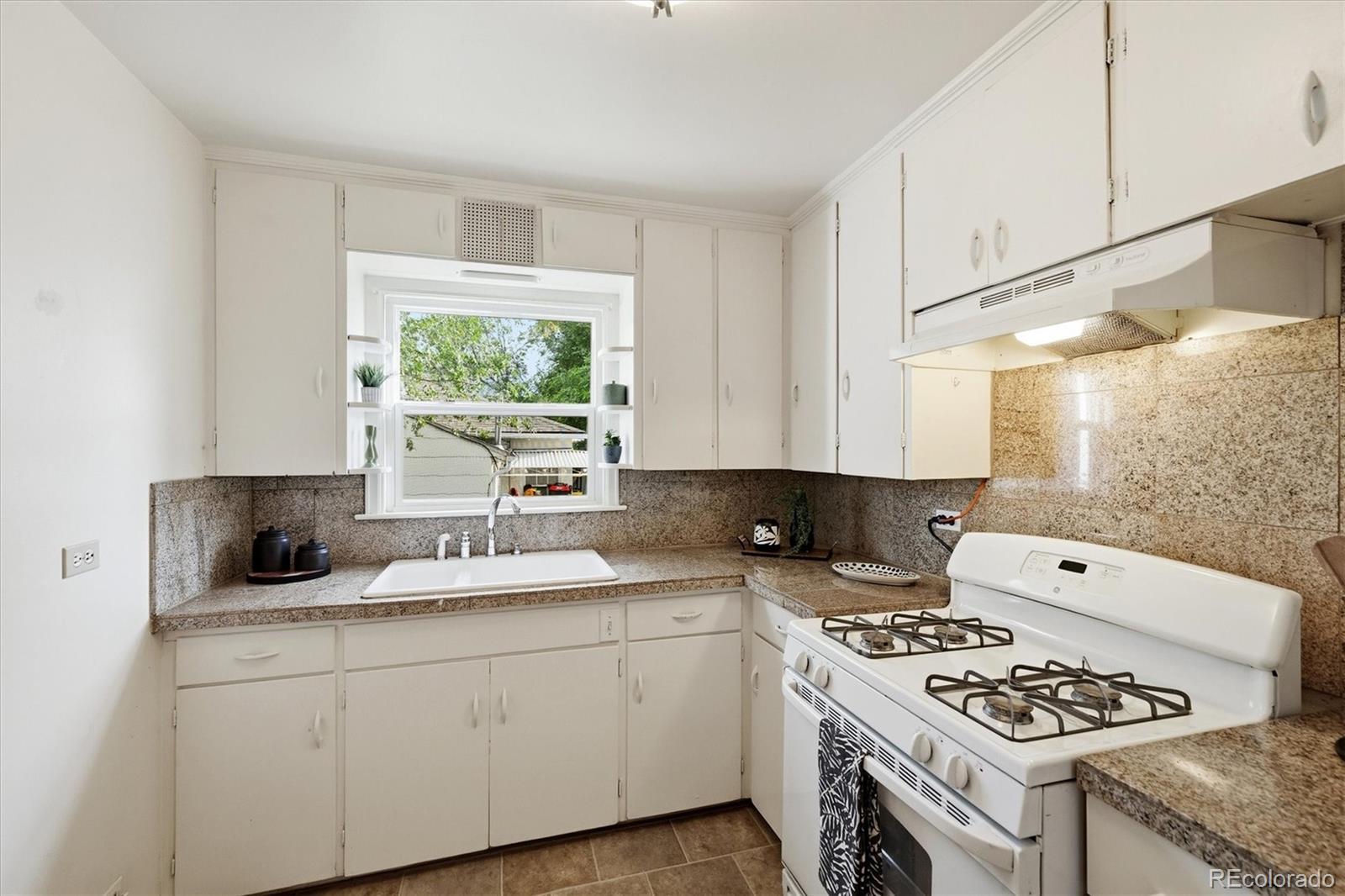 MLS Image #9 for 2285 s williams street,denver, Colorado