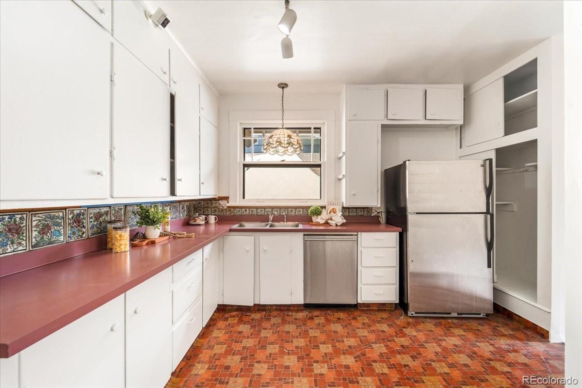 MLS Image #18 for 674  steele street,denver, Colorado