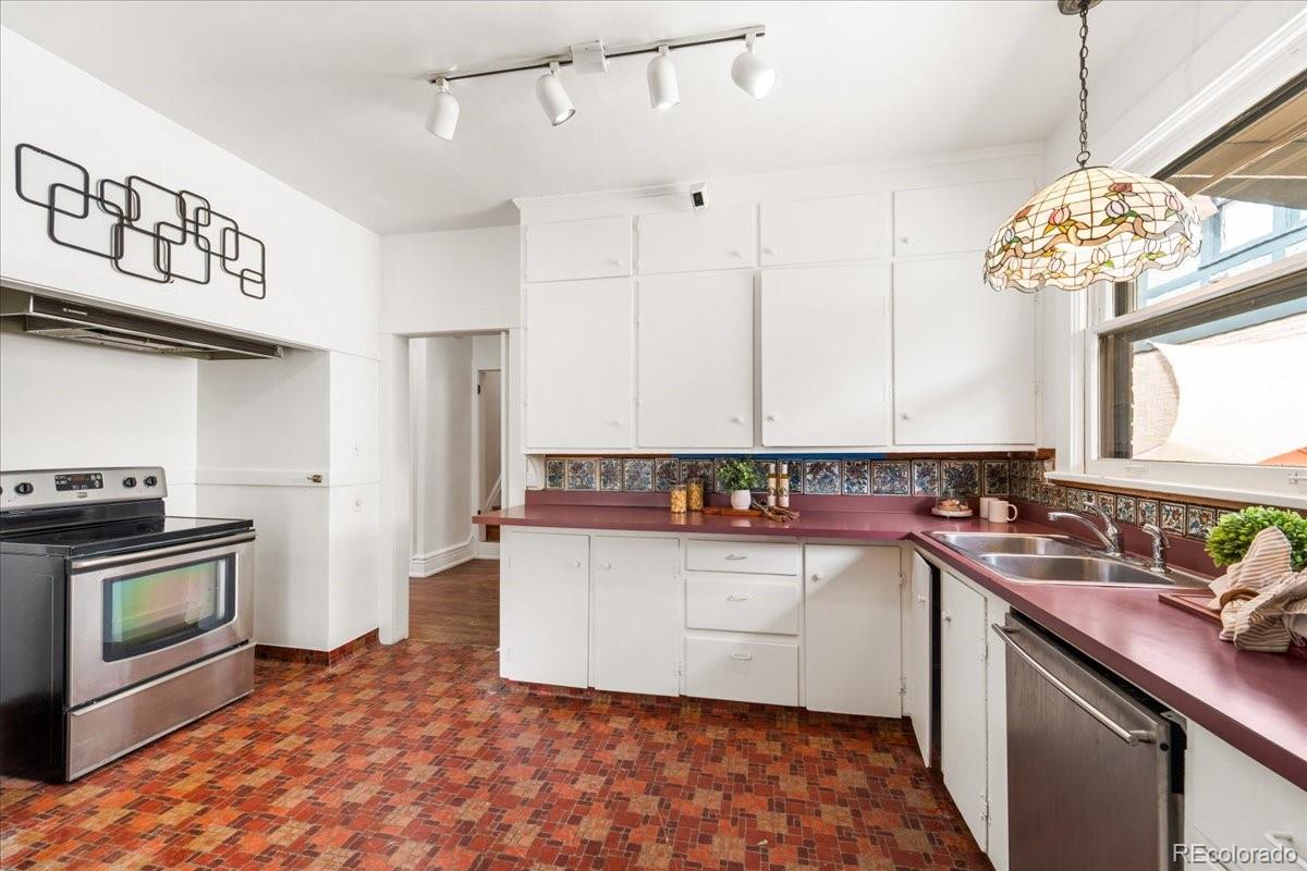 MLS Image #19 for 674  steele street,denver, Colorado