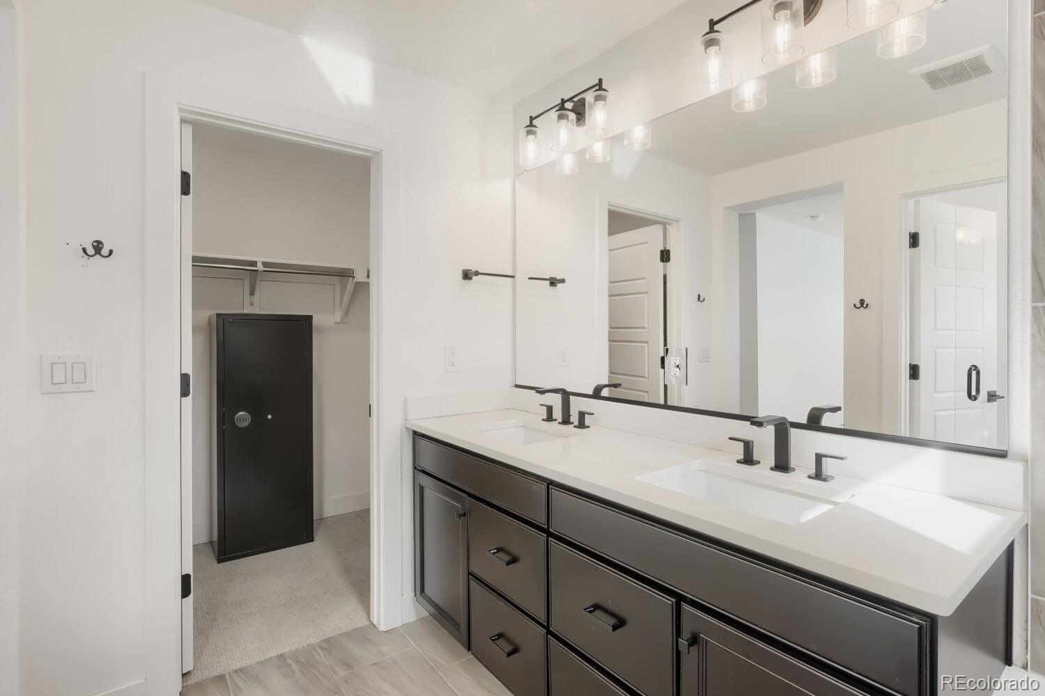 MLS Image #10 for 2038 s holly street,denver, Colorado