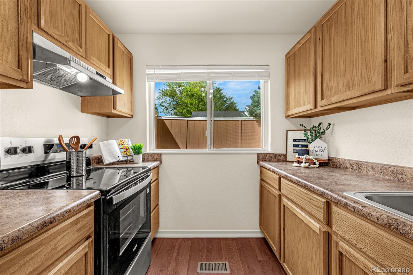 MLS Image #6 for 828  san bruno place,colorado springs, Colorado