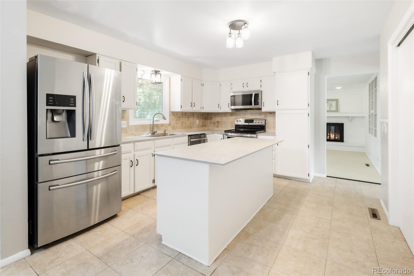MLS Image #4 for 7970 s poplar way,centennial, Colorado