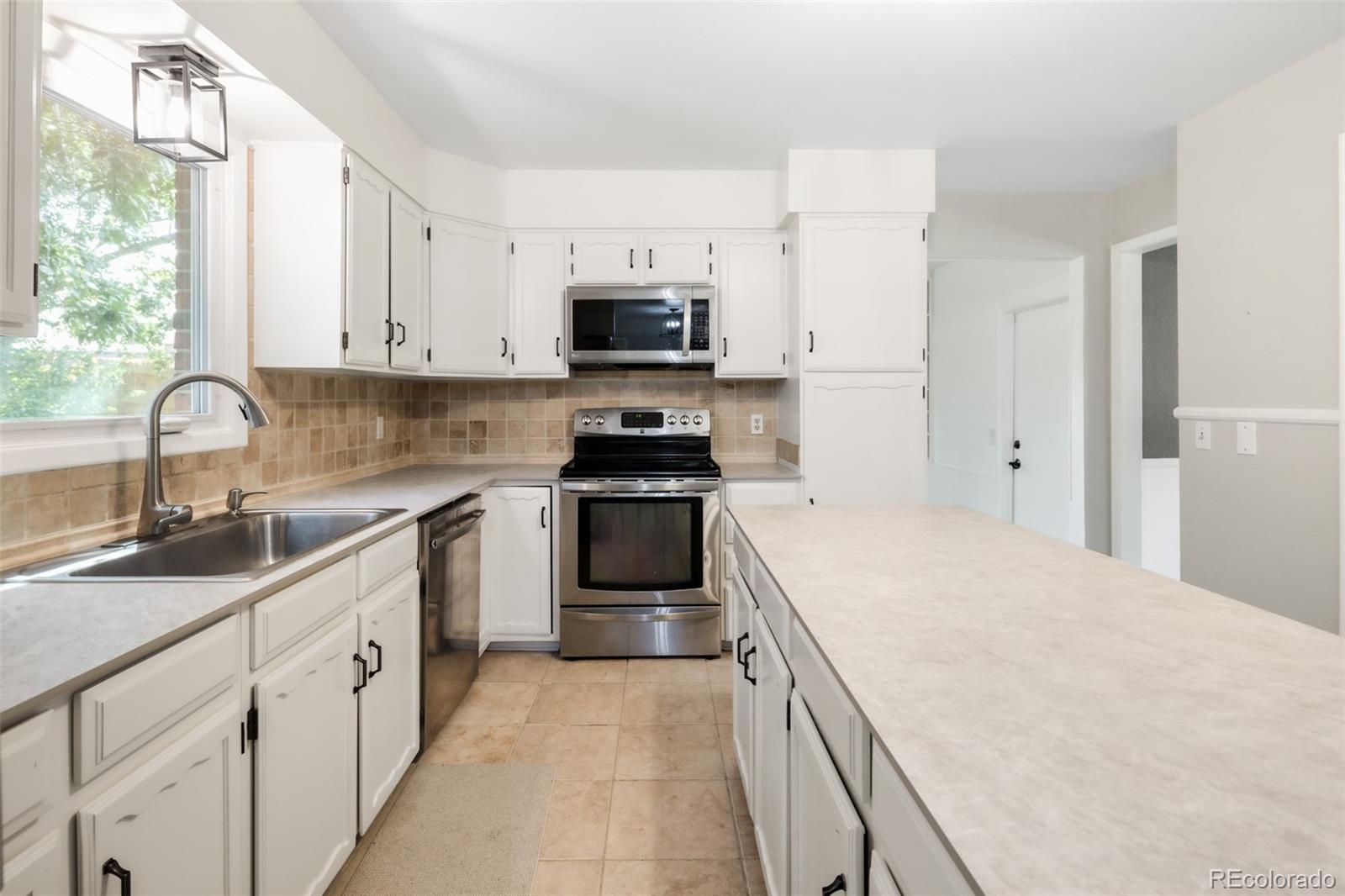 MLS Image #5 for 7970 s poplar way,centennial, Colorado