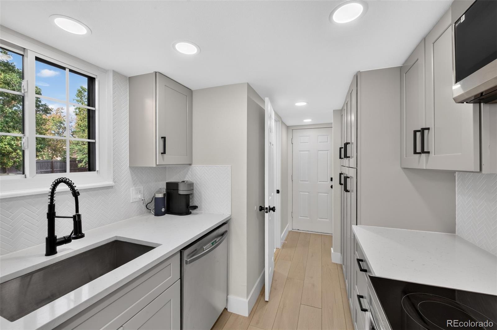 MLS Image #13 for 10721  birch court,thornton, Colorado