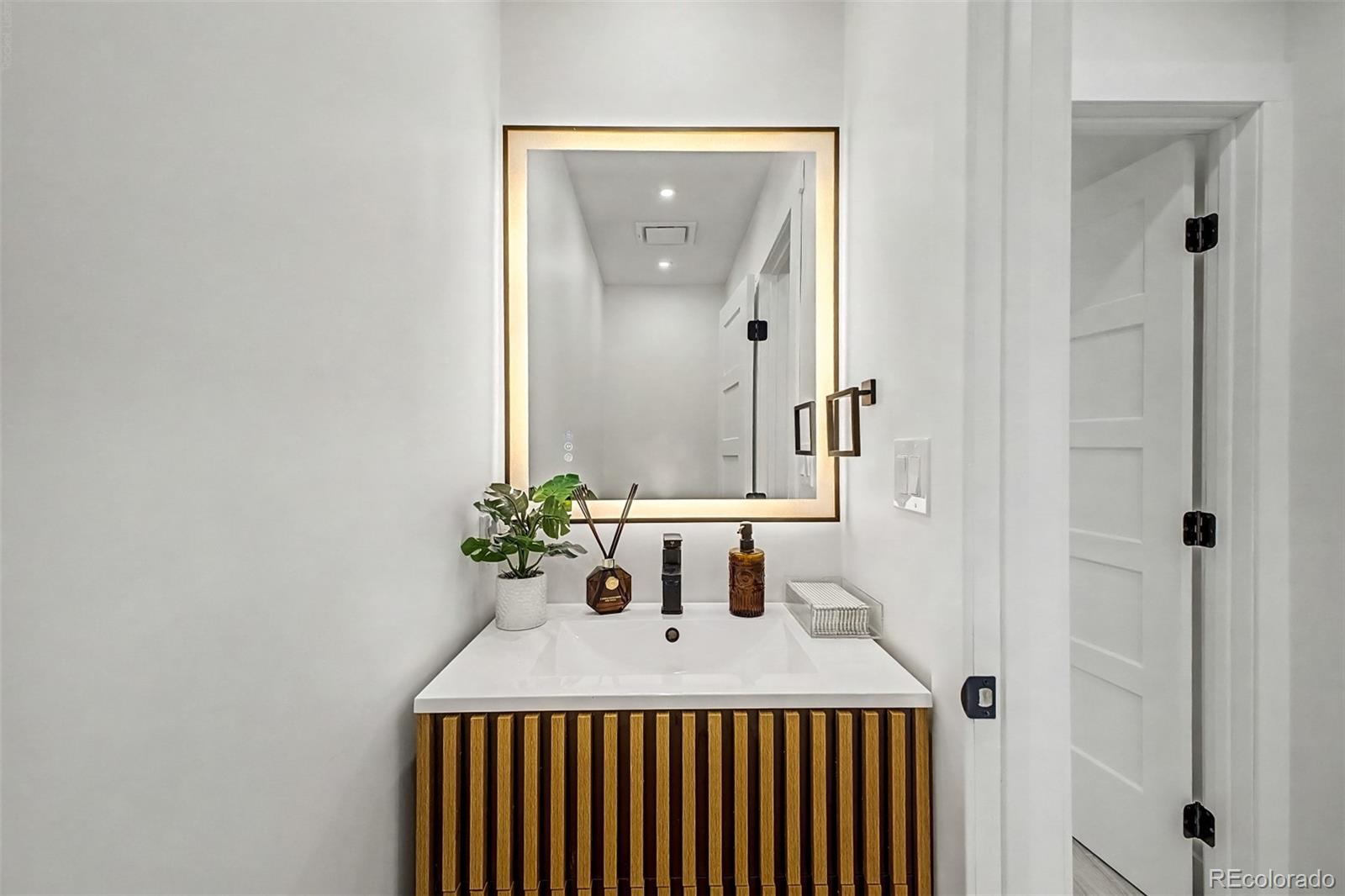 MLS Image #23 for 1450 s glencoe street,denver, Colorado