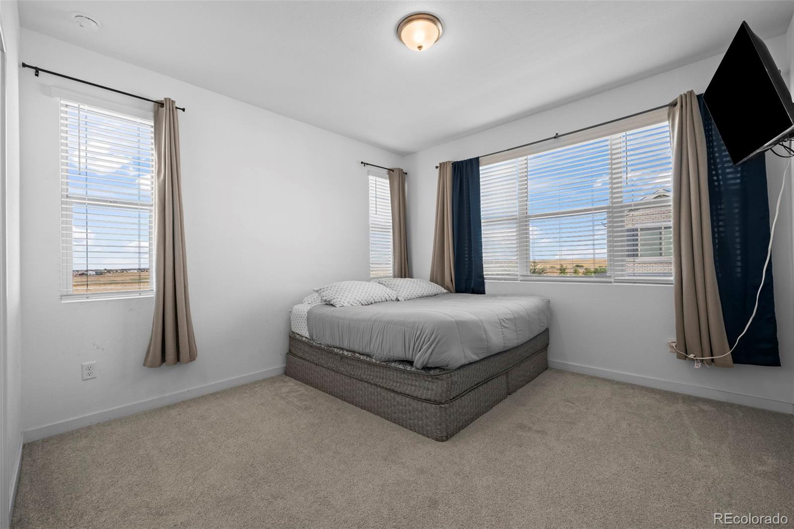 MLS Image #18 for 27602 e 1st avenue,aurora, Colorado