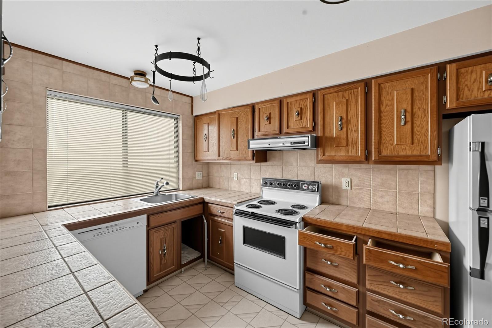MLS Image #5 for 1050 s monaco street parkway 115,denver, Colorado