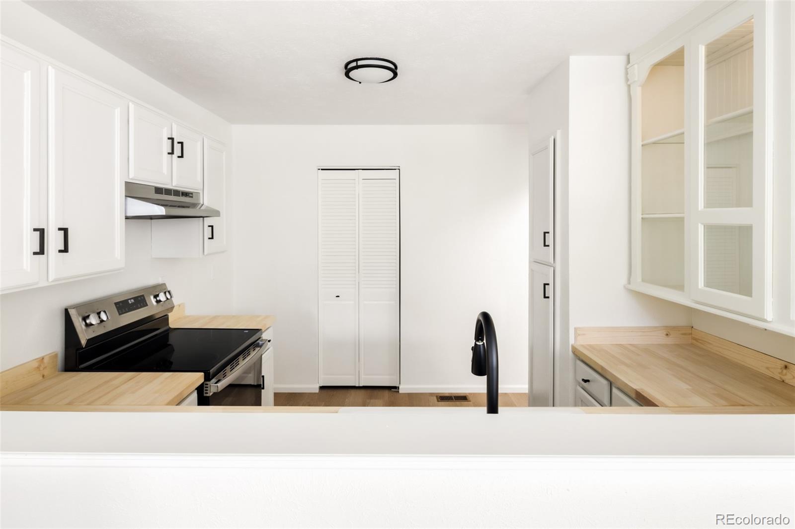 MLS Image #12 for 9058 w plymouth avenue,littleton, Colorado