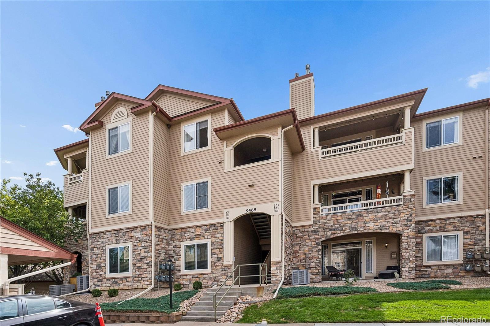 MLS Image #1 for 9568 w san juan circle,littleton, Colorado