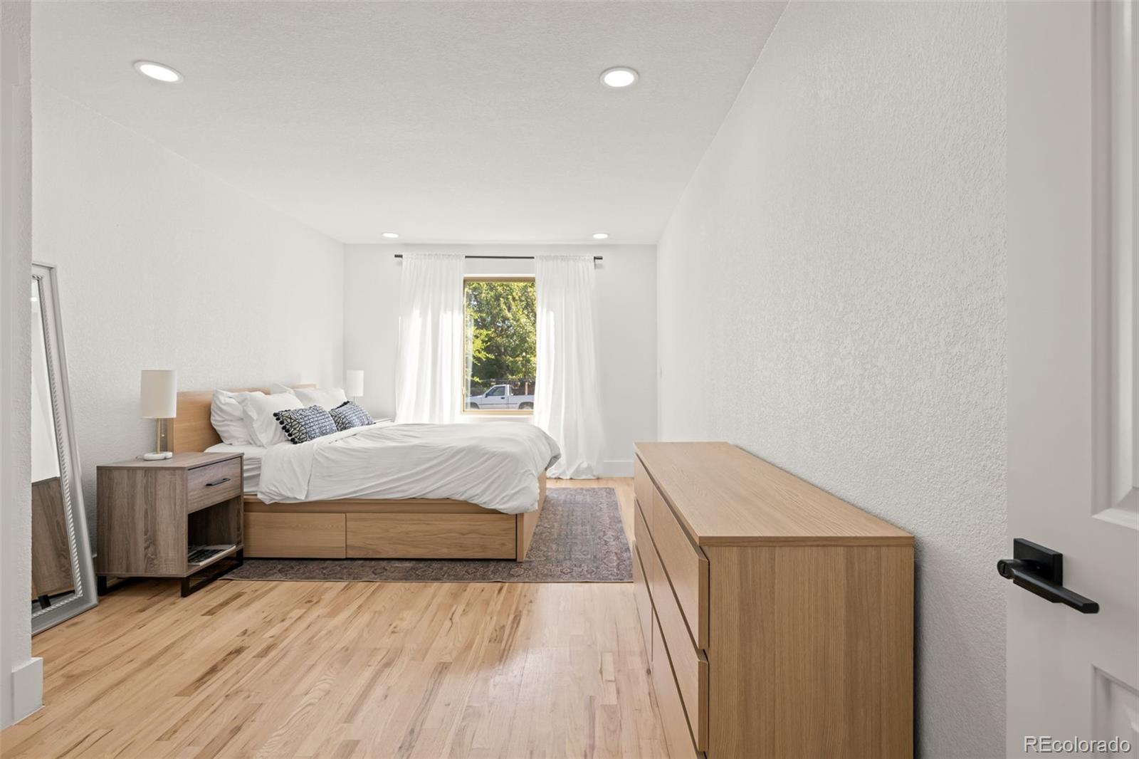 MLS Image #16 for 3553 n clayton street,denver, Colorado