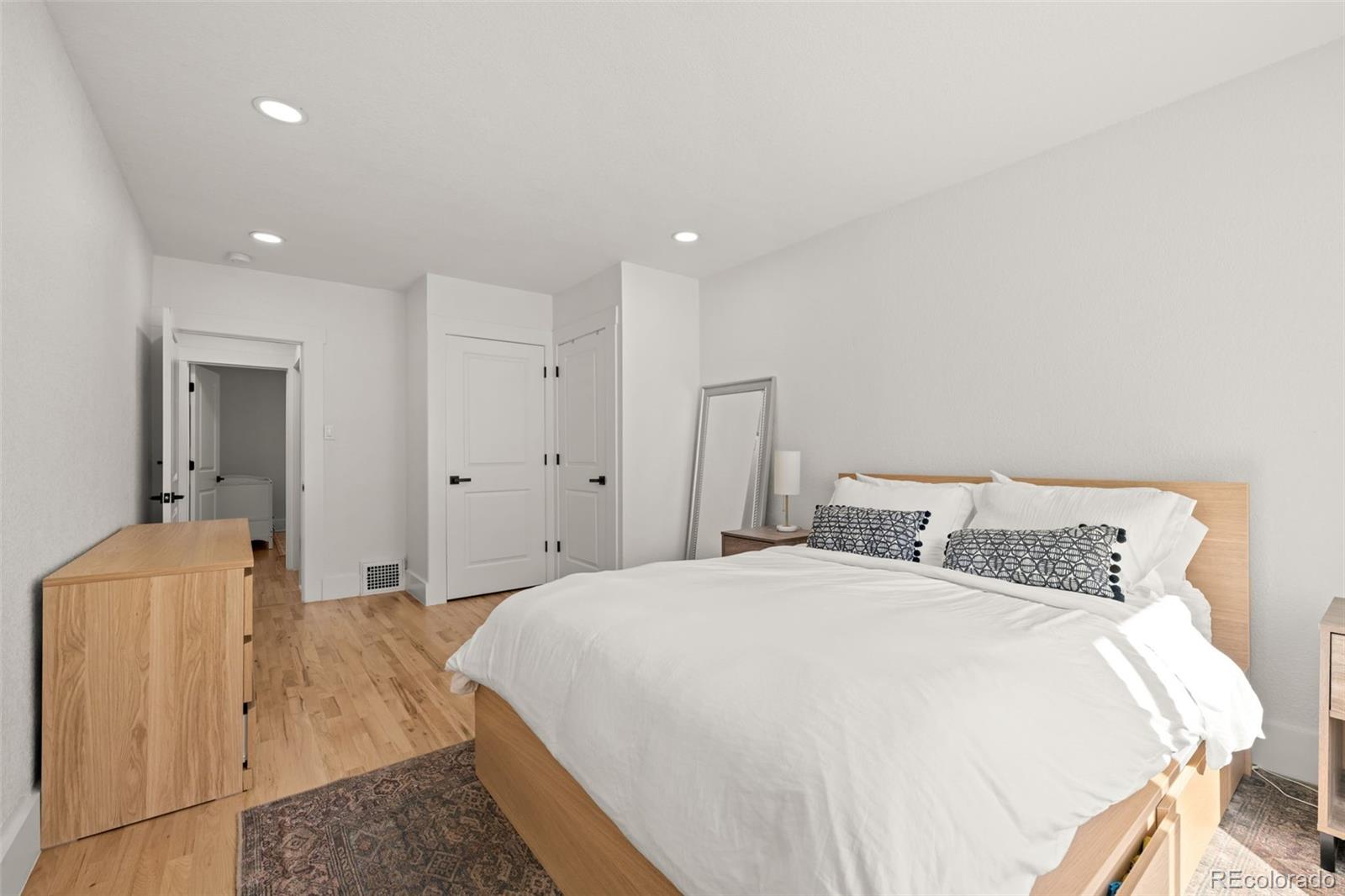 MLS Image #17 for 3553 n clayton street,denver, Colorado